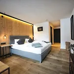 Hotel Basur - Schihotel Am Arlberg 4*