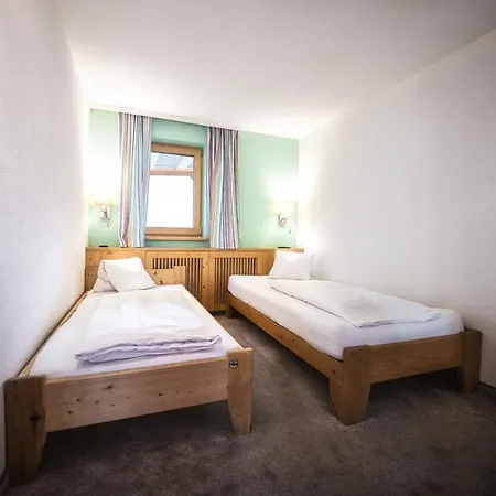 Hotel Basur - Schihotel Am Arlberg