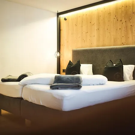 Hotel Basur - Schihotel Am Arlberg 4*