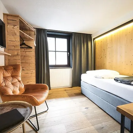 Hotel Basur - Schihotel Am Arlberg Flirsch