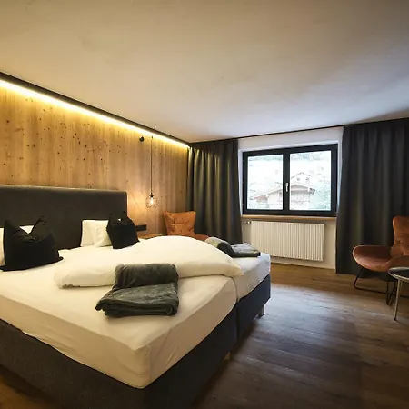 ホテル Basur - Schihotel Am Arlberg フリルシュ