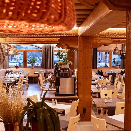 ホテル Basur - Schihotel Am Arlberg