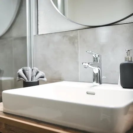 ホテル Basur - Schihotel Am Arlberg フリルシュ